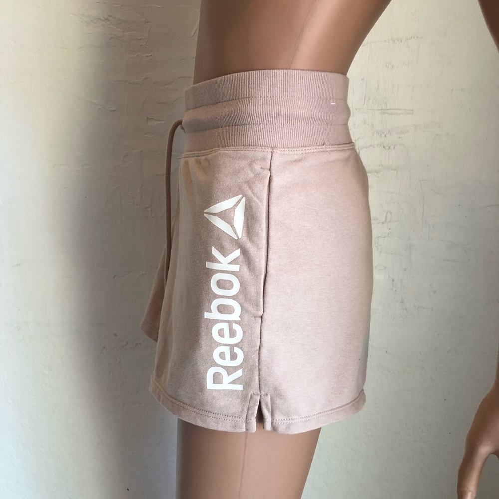 Reebok Y2K Tan Level-Up Shorts With Pockets Women’s Size M Elastic Waist Casual